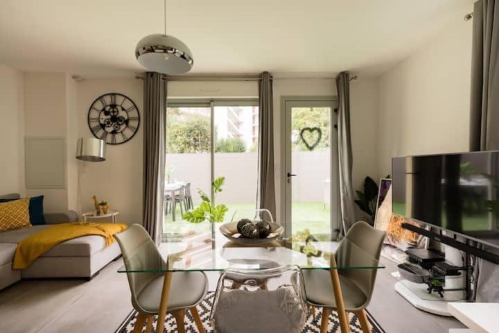 Stylish New 1 Bedroom Apartment In Juan Les Pins アンティーブ エクステリア 写真