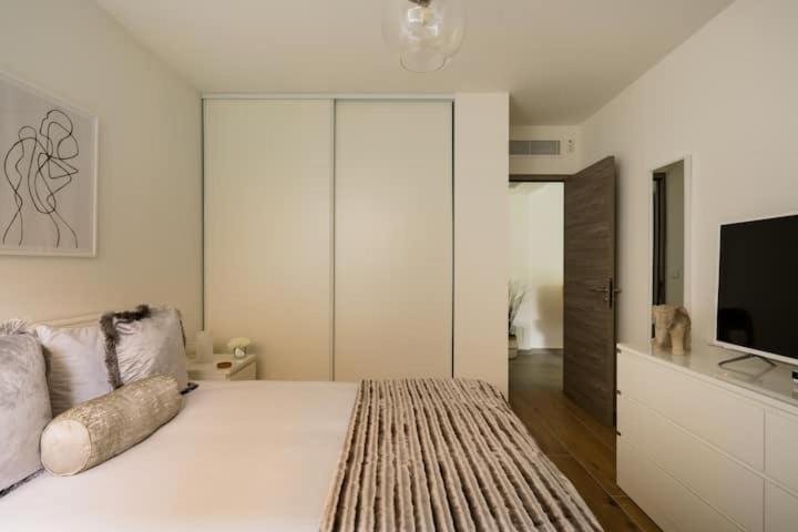 Stylish New 1 Bedroom Apartment In Juan Les Pins アンティーブ エクステリア 写真