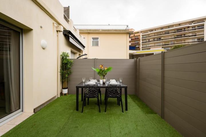 Stylish New 1 Bedroom Apartment In Juan Les Pins アンティーブ エクステリア 写真